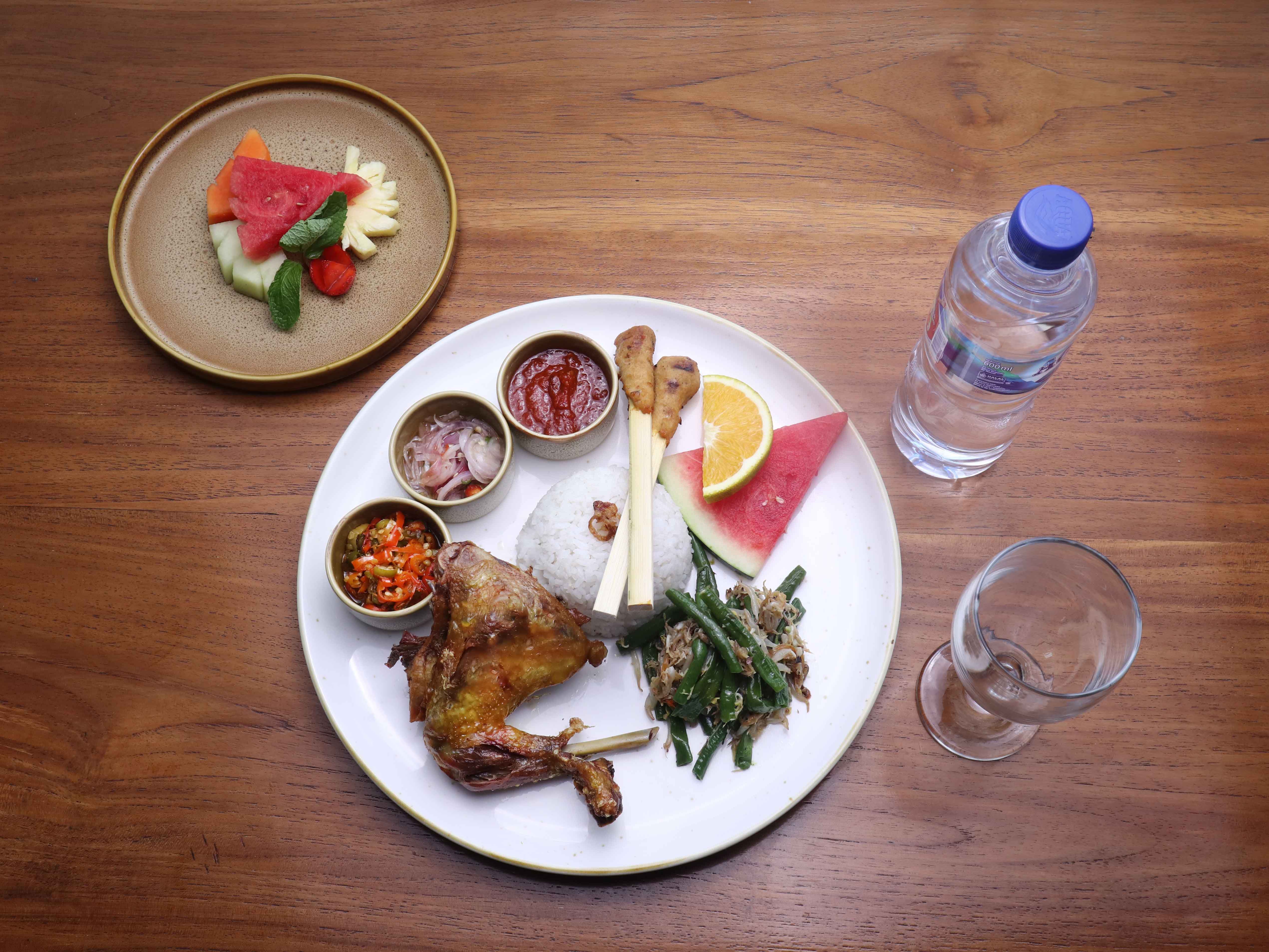 SET MENU AYAM SEPEREMPAT